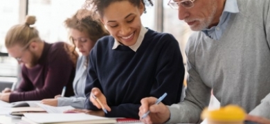 Brasileiros adultos com ensino superior completo chegam a 18,4% | A Voz da Serra