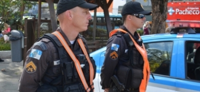 Policiais do 11º BPM já estão usando câmeras  acopladas aos uniformes | A Voz da Serra