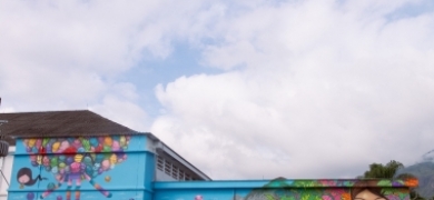 Espaço Arp mais colorido com os murais pintados por Toz | A Voz da Serra